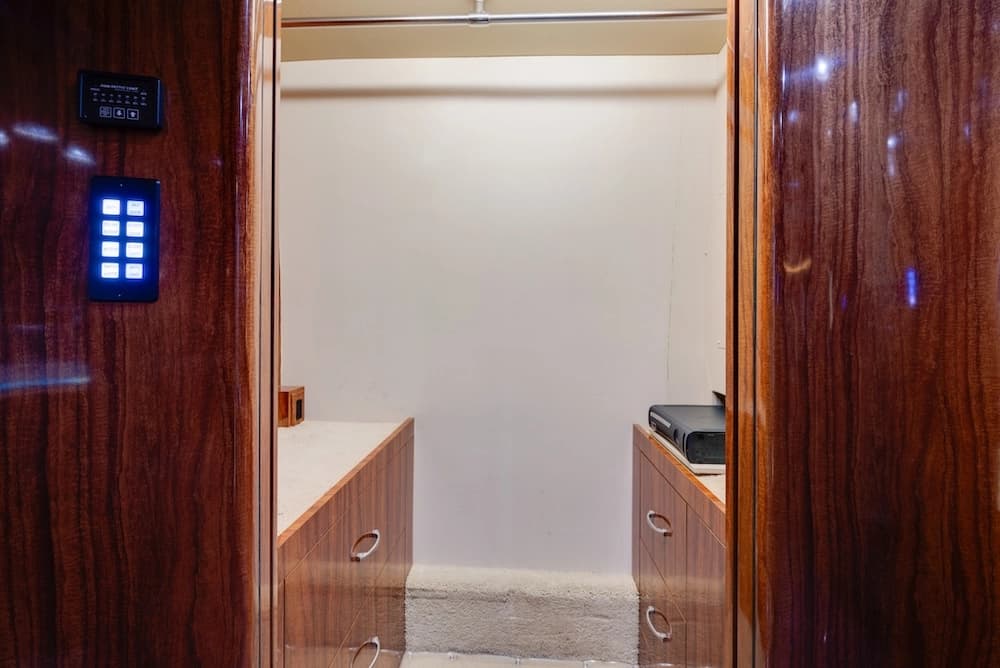 2009 Prevost Marathon H3-45 Motorhome - Image 16