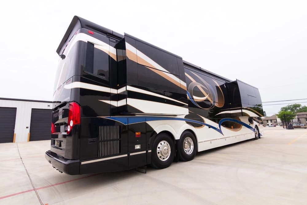 2014 Prevost Millennium H3-45 Motorhome - Image 18