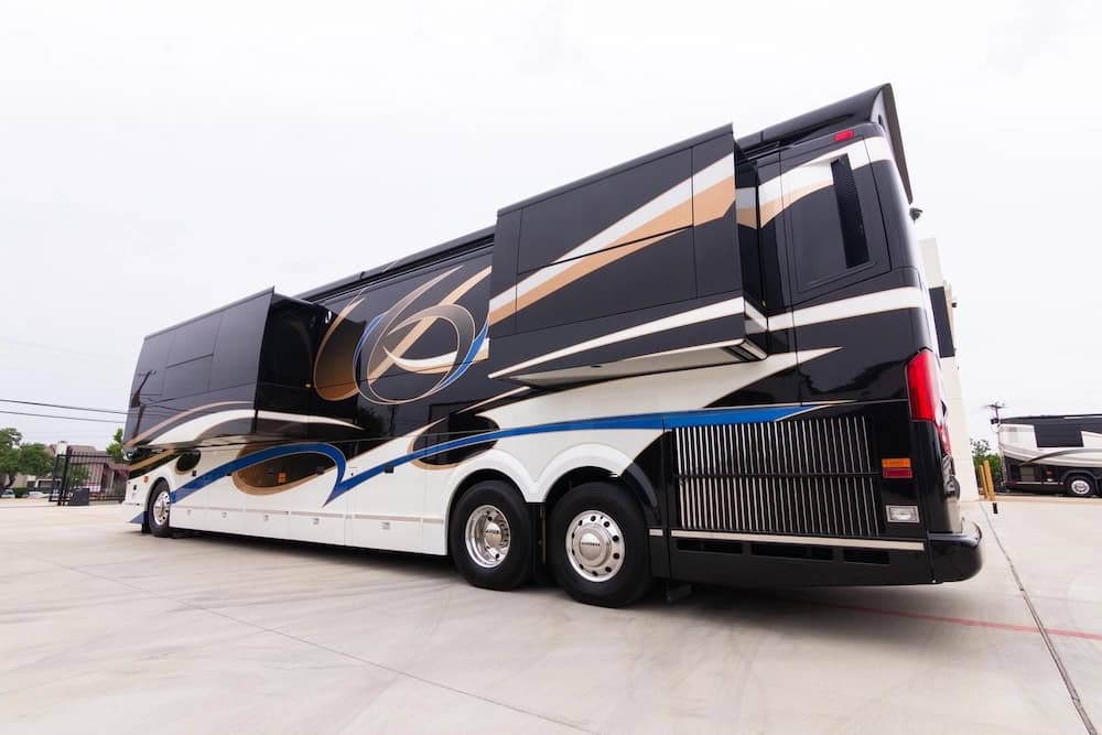 2014 Prevost Millennium H3-45 Motorhome - Image 30