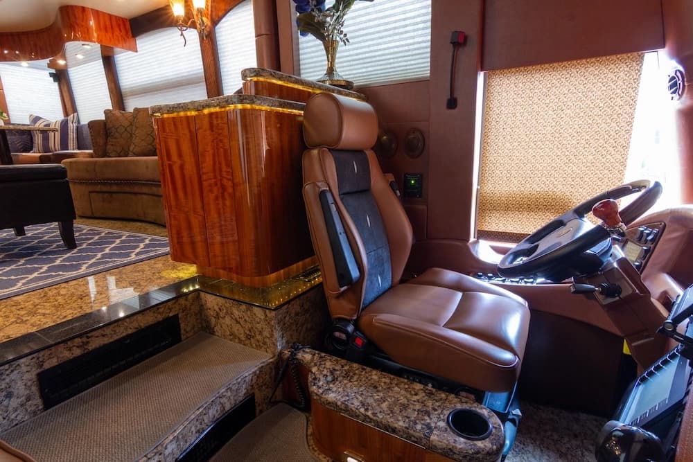 2014 Prevost Millennium H3-45 Motorhome - Image 35