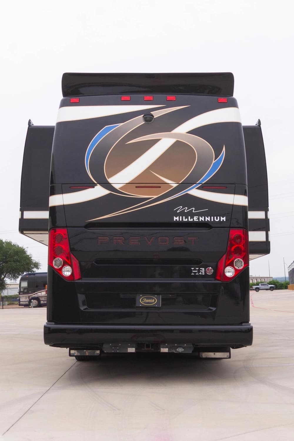 2014 Prevost Millennium H3-45 Motorhome - Image 8