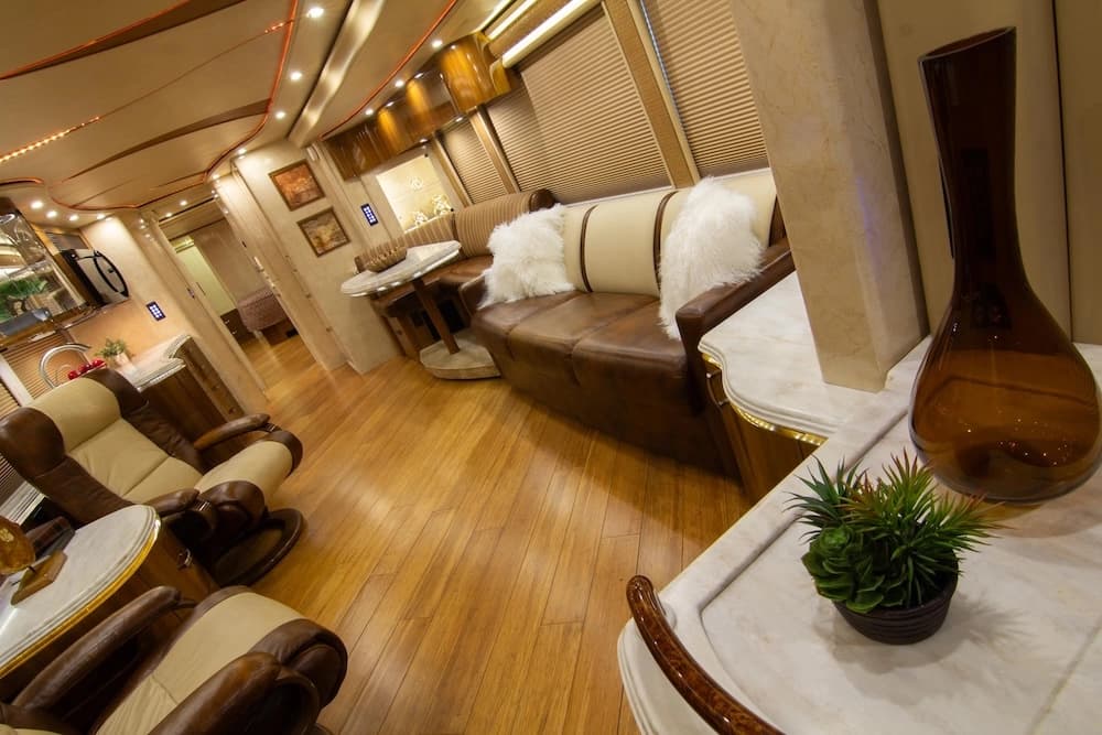 2014 Prevost Marathon H3-45 Motorhome - Image 29