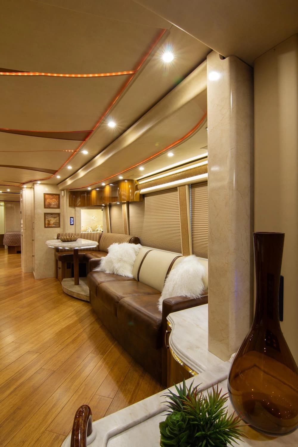 2014 Prevost Marathon H3-45 Motorhome - Image 30