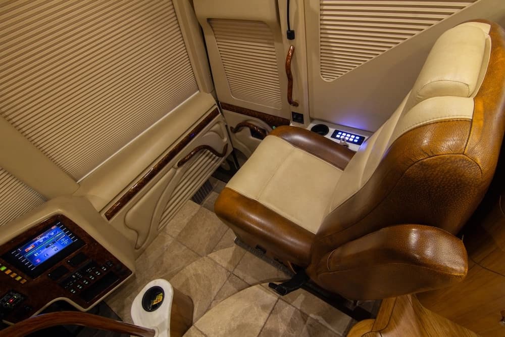 2014 Prevost Marathon H3-45 Motorhome - Image 32
