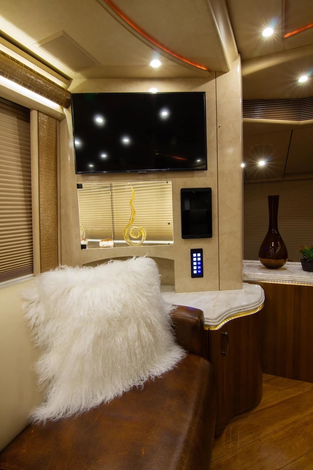 2014 Prevost Marathon H3-45 Motorhome - Image 34