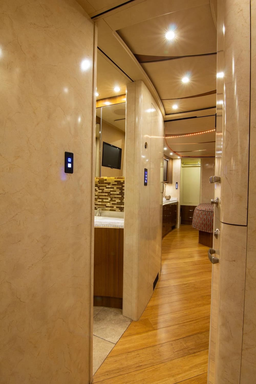 2014 Prevost Marathon H3-45 Motorhome - Image 47