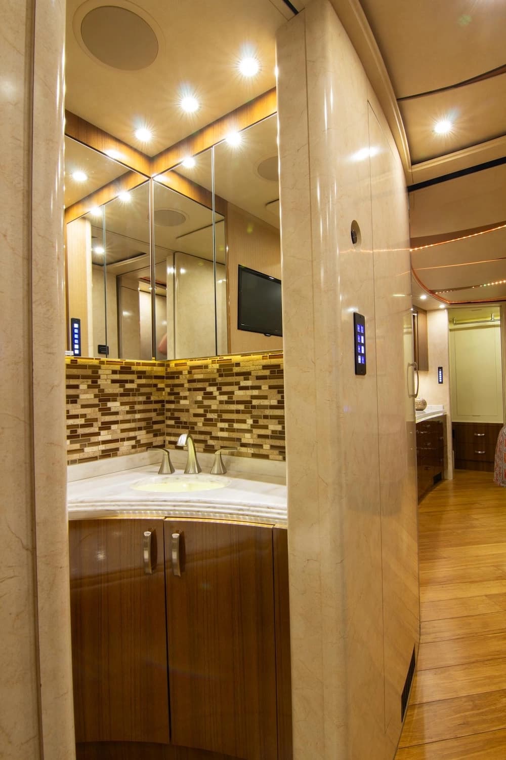 2014 Prevost Marathon H3-45 Motorhome - Image 48