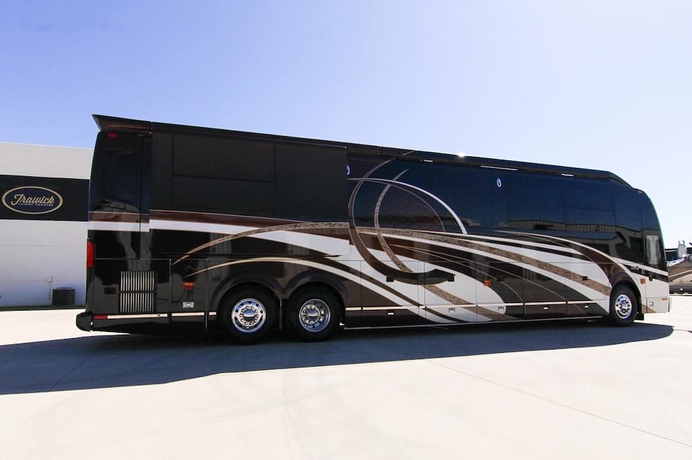 2013 Prevost Millennium H3-45 Motorhome - Image 2