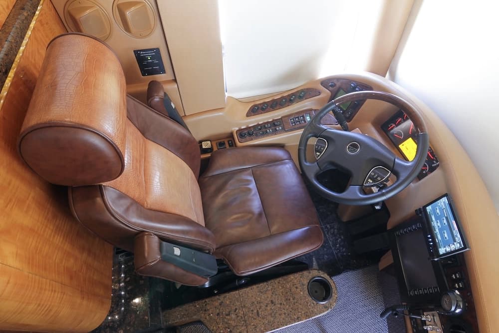 2013 Prevost Millennium H3-45 Motorhome - Image 28