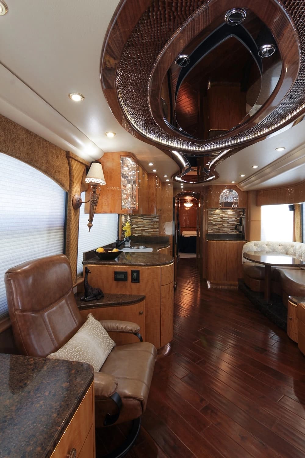2013 Prevost Millennium H3-45 Motorhome - Image 31