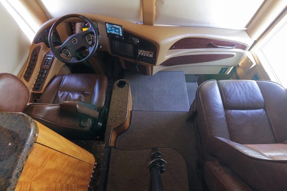2013 Prevost Millennium H3-45 Motorhome - Image 34