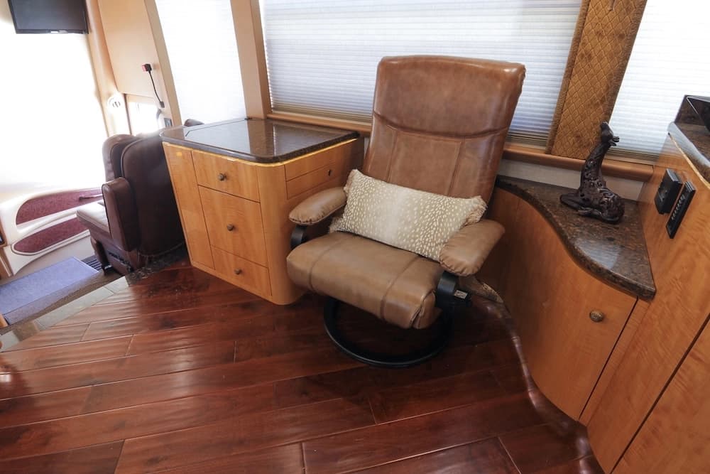 2013 Prevost Millennium H3-45 Motorhome - Image 38