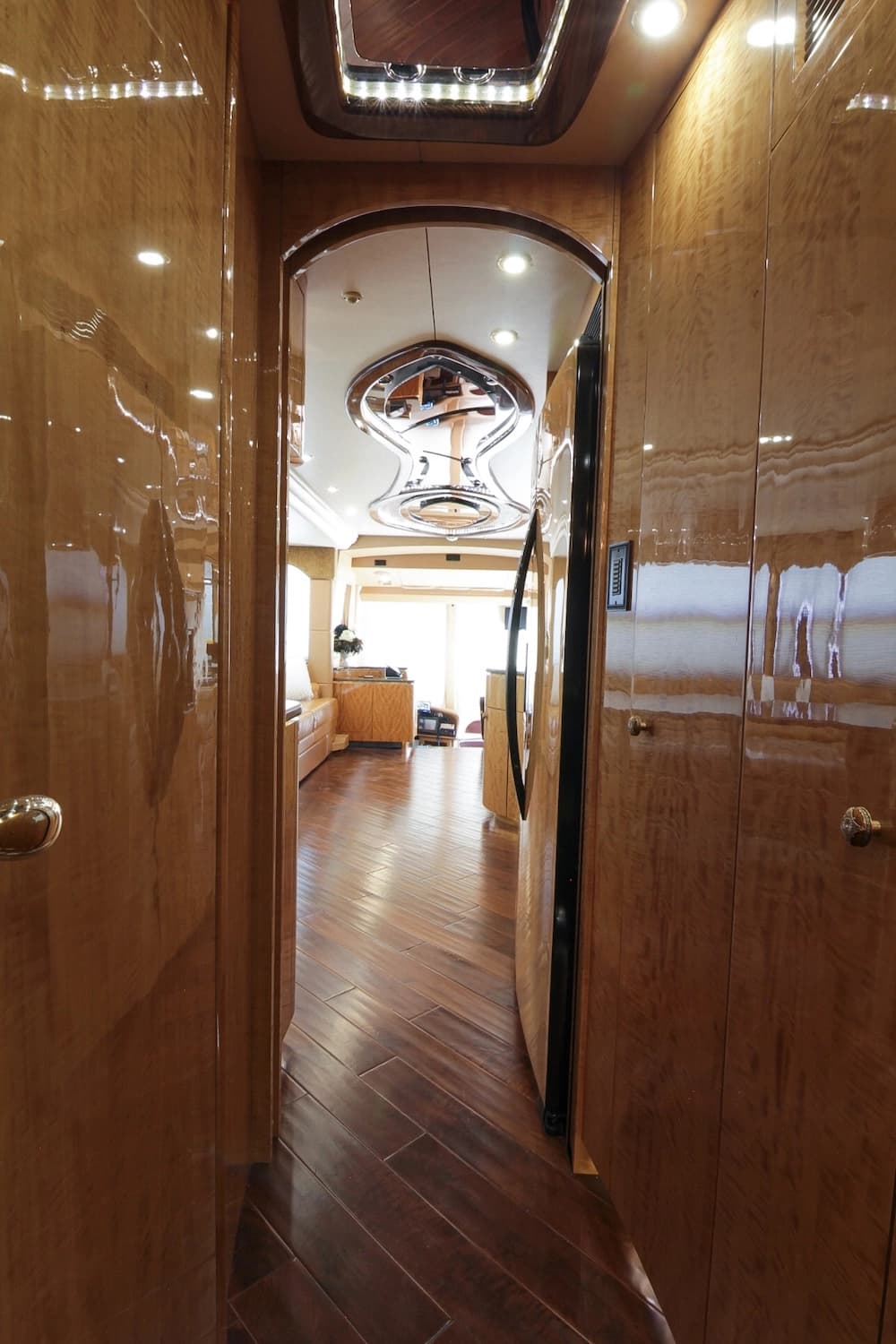 2013 Prevost Millennium H3-45 Motorhome - Image 45
