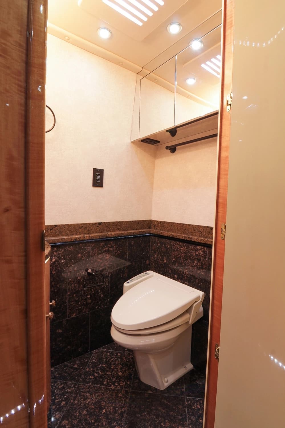 2013 Prevost Millennium H3-45 Motorhome - Image 47