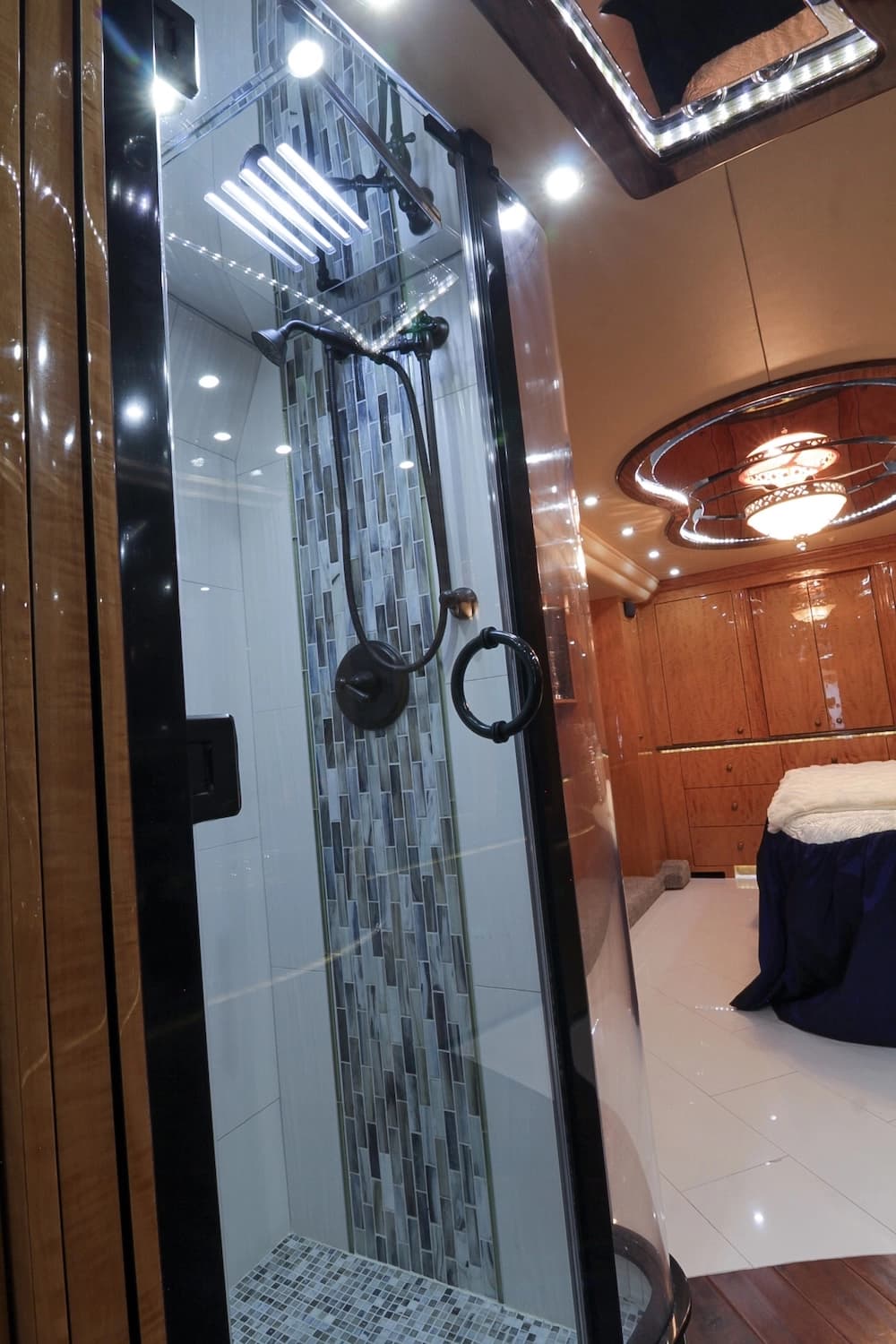 2013 Prevost Millennium H3-45 Motorhome - Image 48