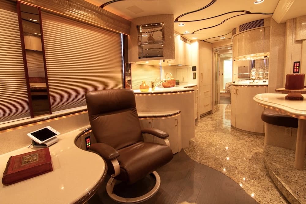 2007 Prevost Marathon XLII Motorhome - Image 38