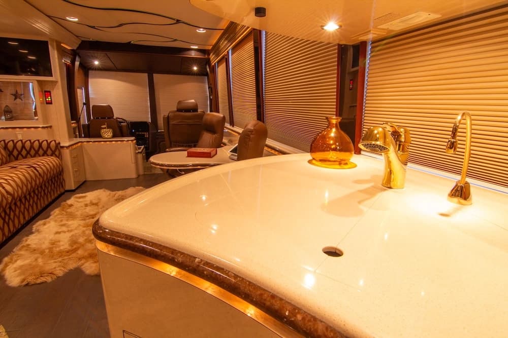 2007 Prevost Marathon XLII Motorhome - Image 42