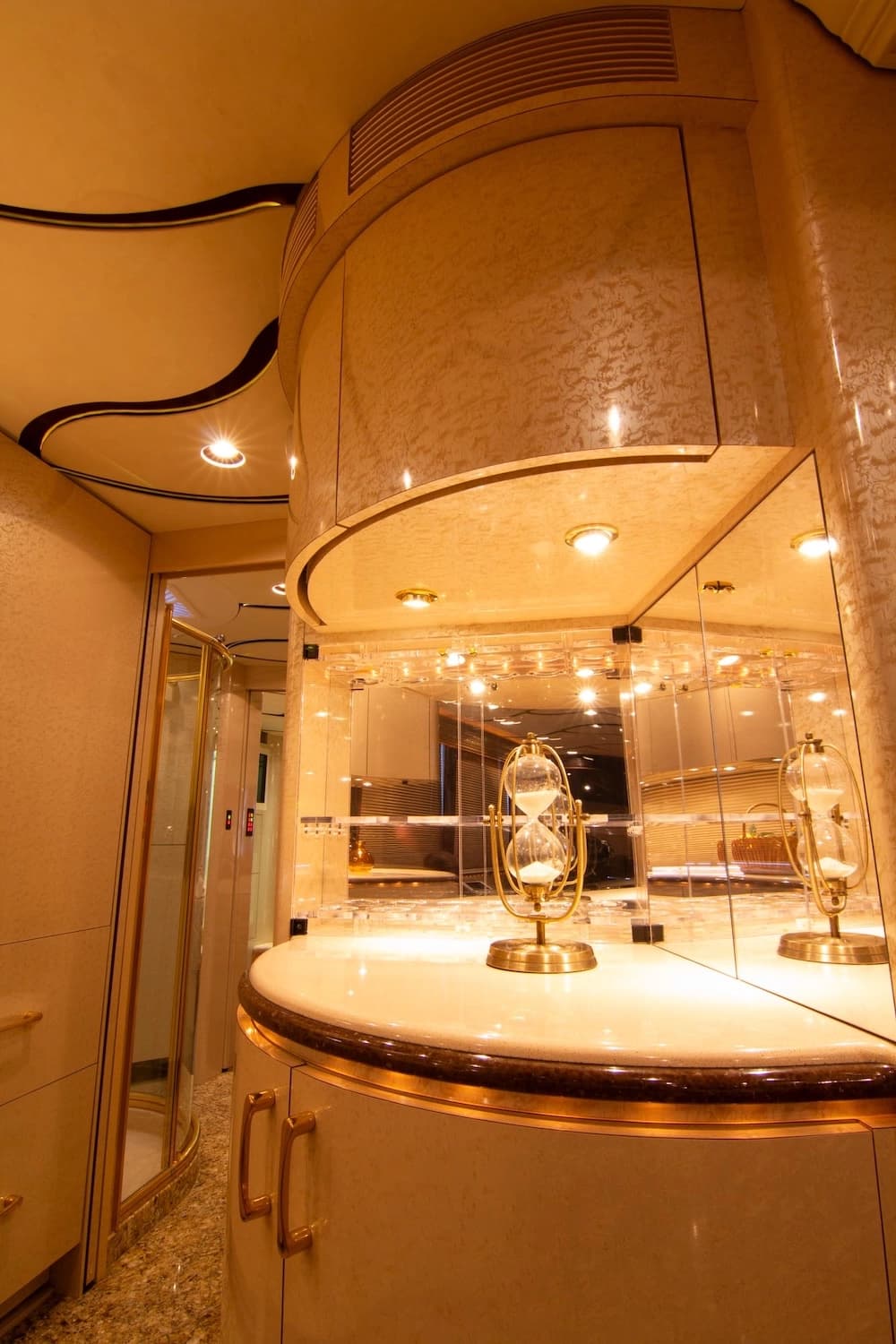 2007 Prevost Marathon XLII Motorhome - Image 43