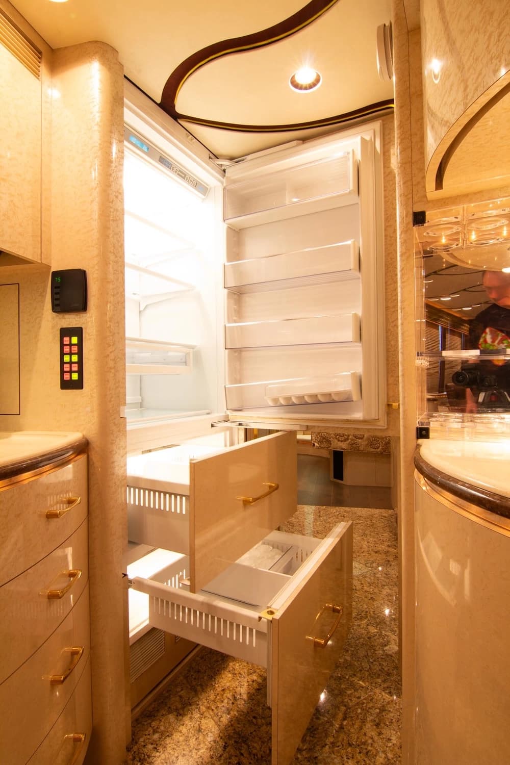 2007 Prevost Marathon XLII Motorhome - Image 44
