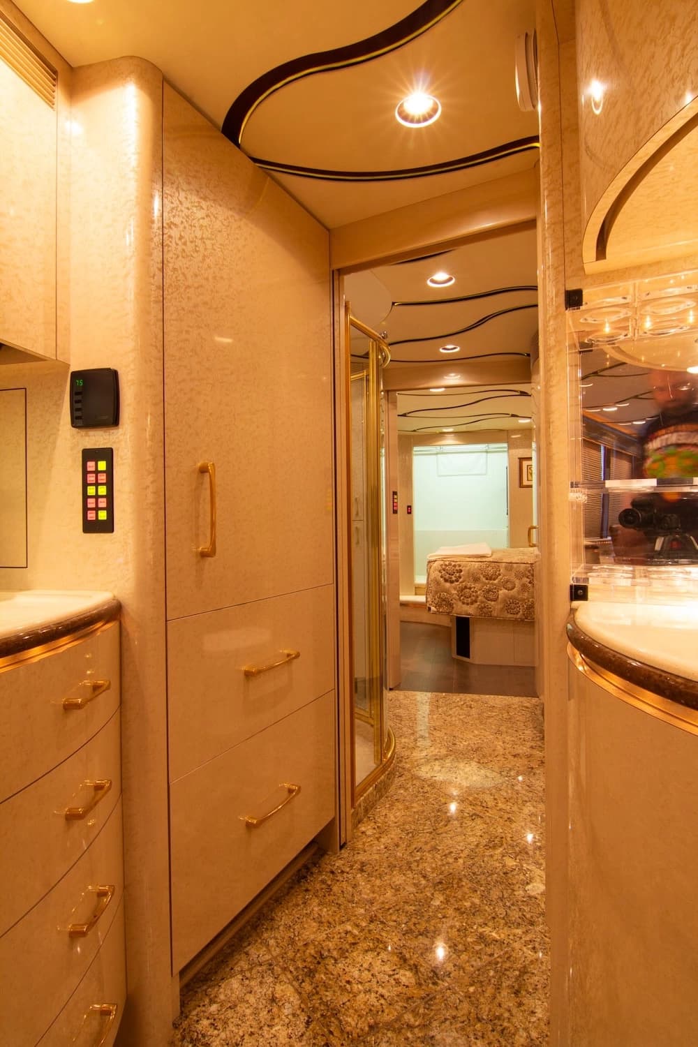 2007 Prevost Marathon XLII Motorhome - Image 45