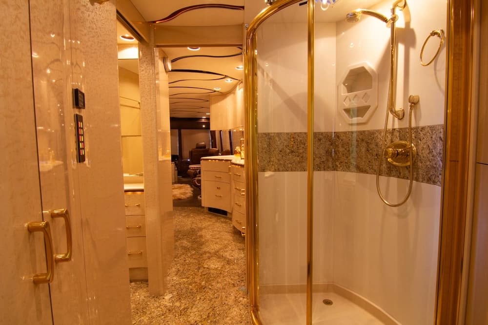2007 Prevost Marathon XLII Motorhome - Image 49