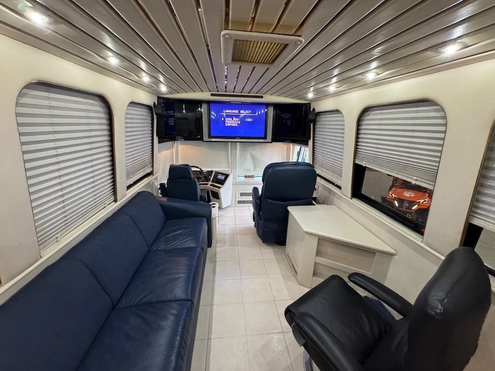 1997 Prevost Vogue XL Motorhome - Image 14