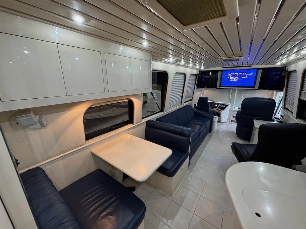 1997 Prevost Vogue XL Motorhome - Image 15