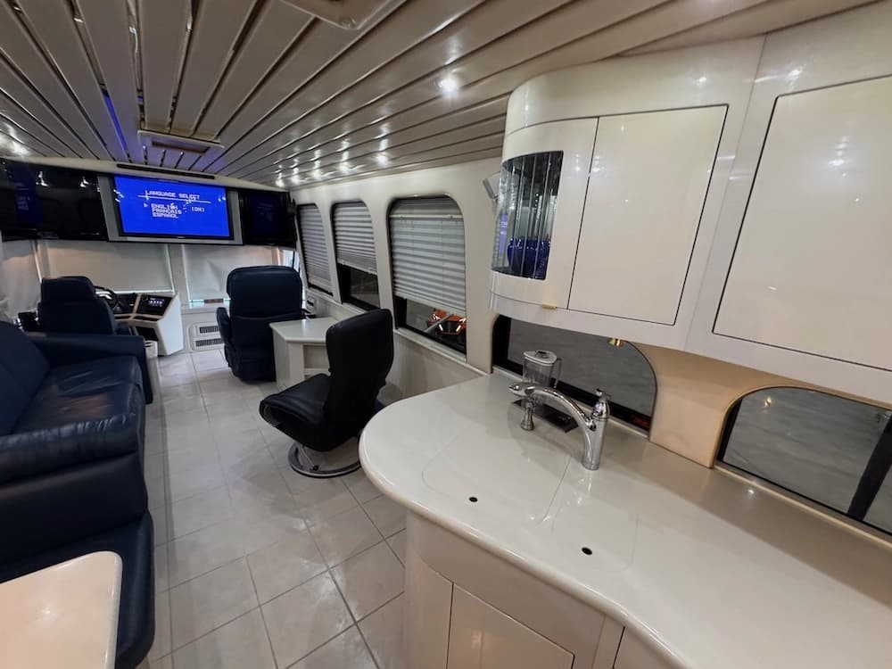 1997 Prevost Vogue XL Motorhome - Image 16