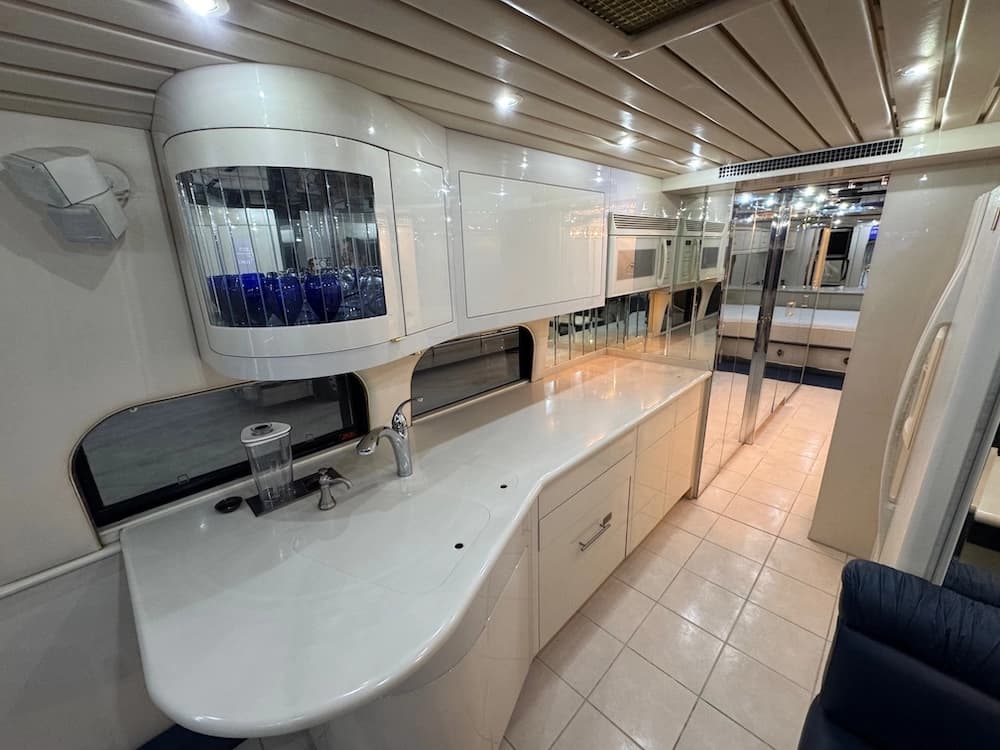 1997 Prevost Vogue XL Motorhome - Image 17