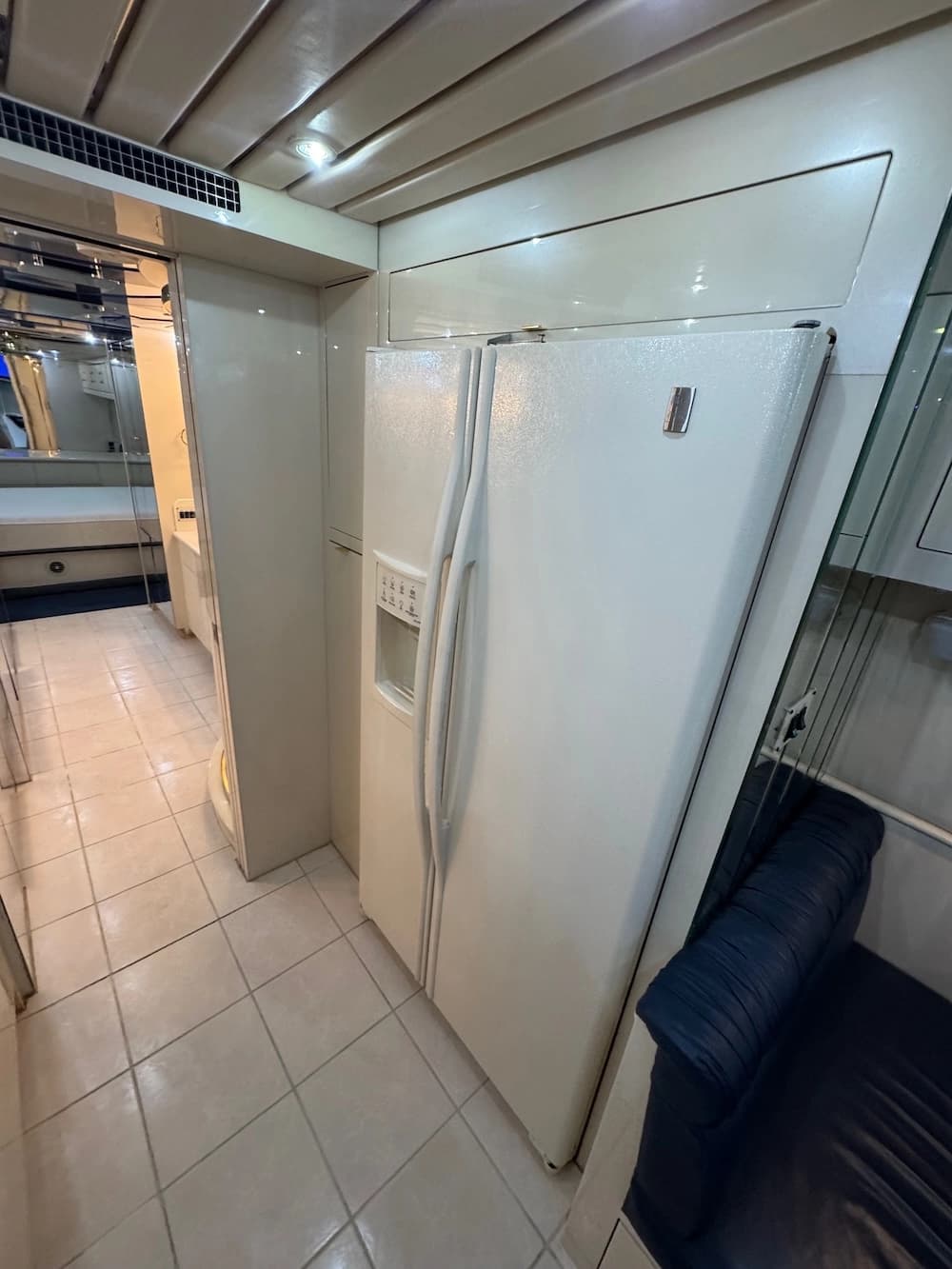 1997 Prevost Vogue XL Motorhome - Image 18