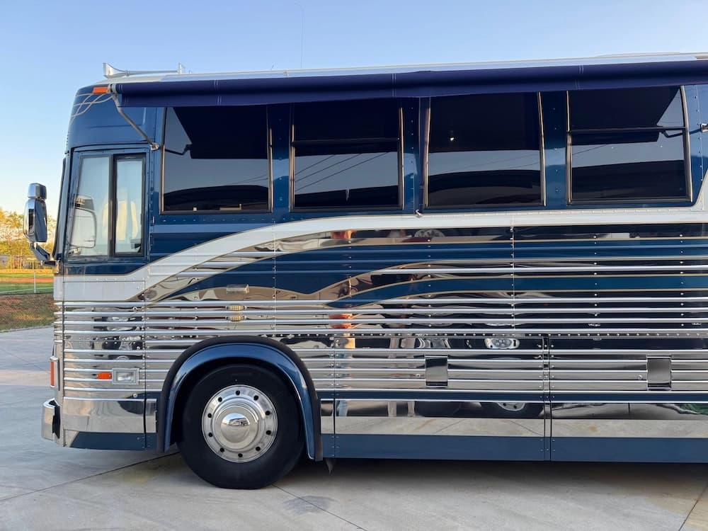 1997 Prevost Vogue XL Motorhome - Image 3