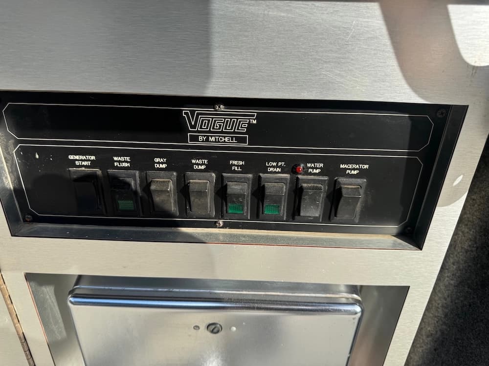 1997 Prevost Vogue XL Motorhome - Image 33