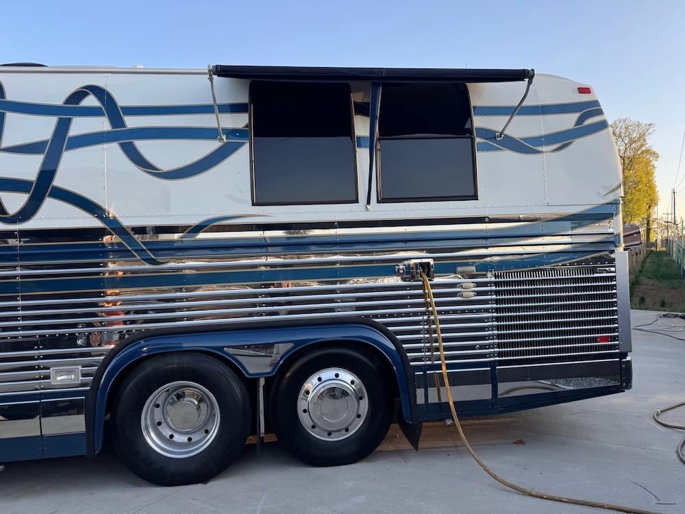 1997 Prevost Vogue XL Motorhome - Image 5