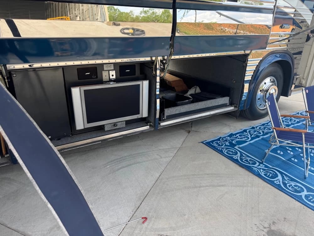 1997 Prevost Vogue XL Motorhome - Image 48