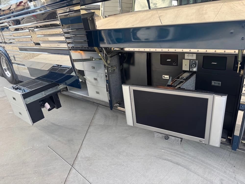 1997 Prevost Vogue XL Motorhome - Image 49