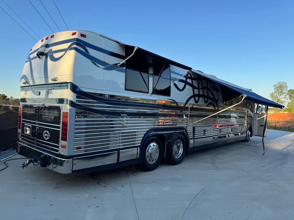 1997 Prevost Vogue XL Motorhome - Image 8