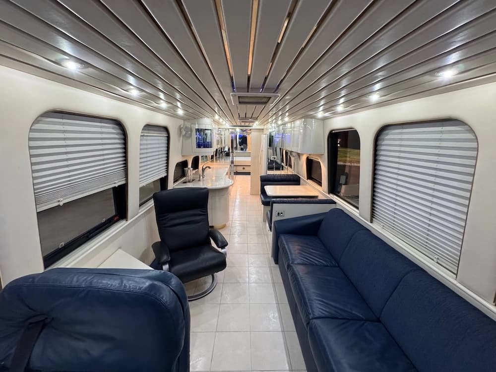 1997 Prevost Vogue XL Motorhome - Image 10