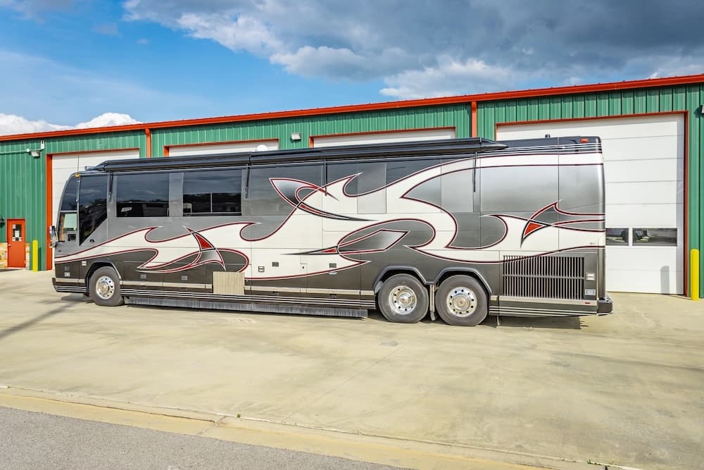 2007 Prevost Featherlite H3-45 Motorhome - Image 11
