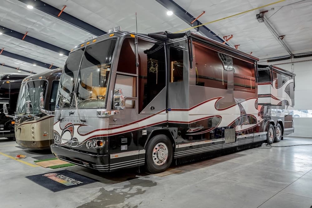 2007 Prevost Featherlite H3-45 Motorhome - Image 12