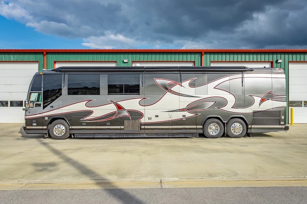 2007 Prevost Featherlite H3-45 Motorhome - Image 13