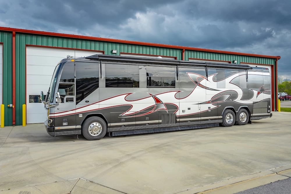 2007 Prevost Featherlite H3-45 Motorhome - Image 14