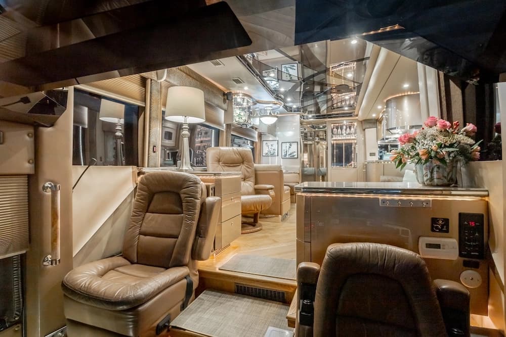 2007 Prevost Featherlite H3-45 Motorhome - Image 38