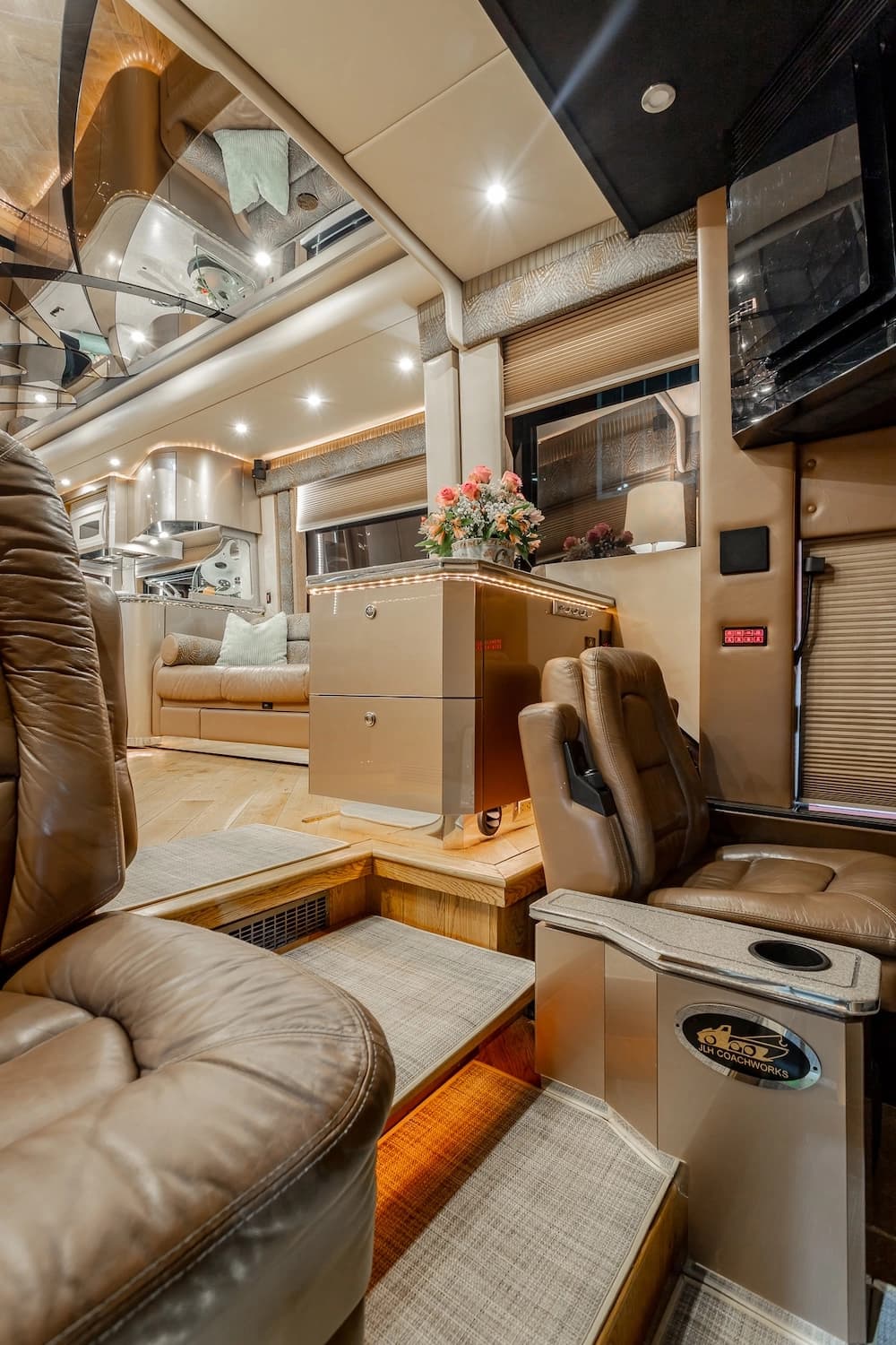 2007 Prevost Featherlite H3-45 Motorhome - Image 40