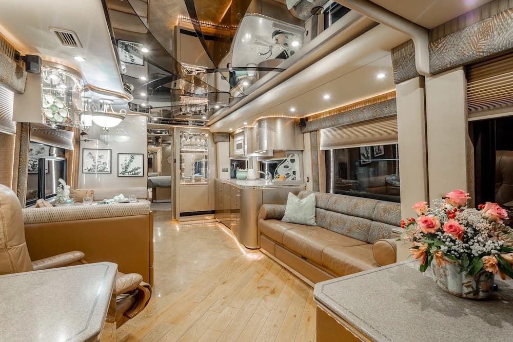 2007 Prevost Featherlite H3-45 Motorhome - Image 42