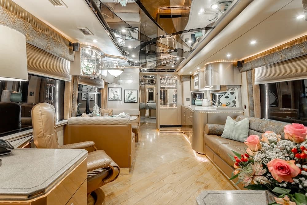 2007 Prevost Featherlite H3-45 Motorhome - Image 43
