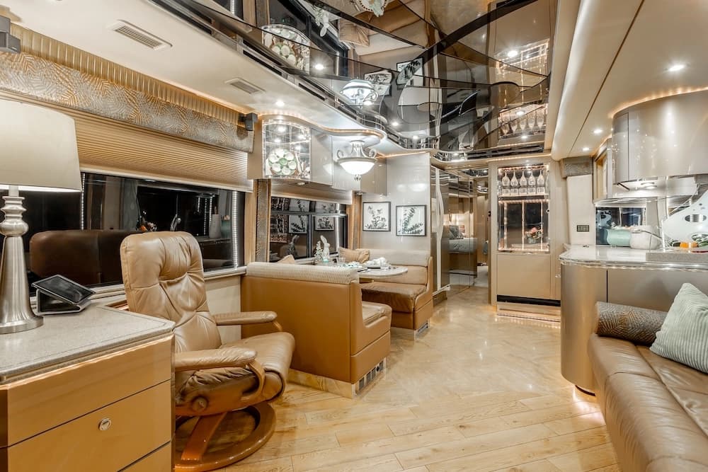 2007 Prevost Featherlite H3-45 Motorhome - Image 46