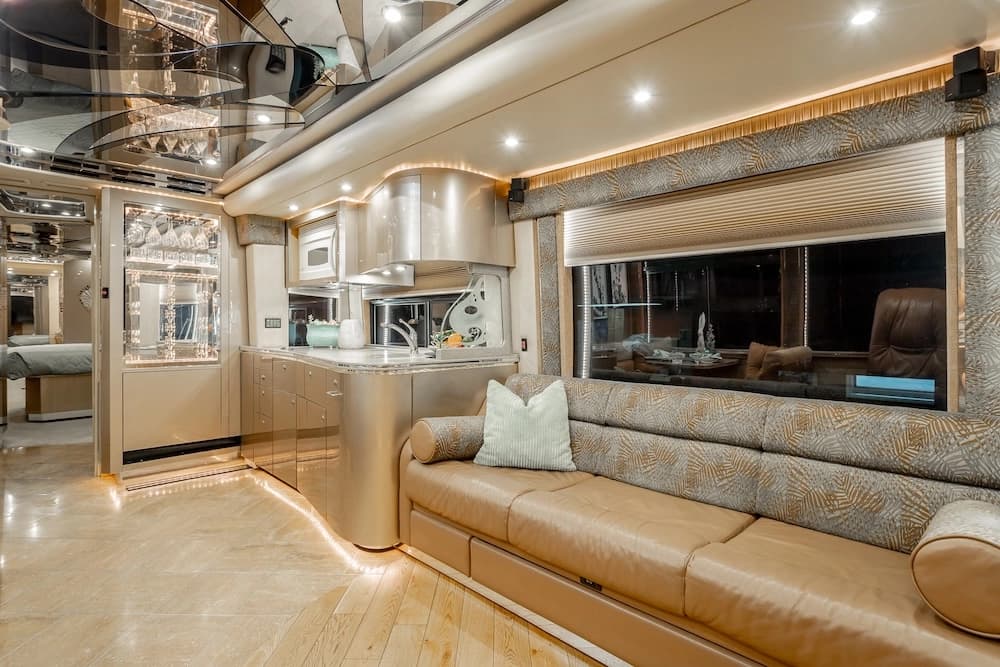 2007 Prevost Featherlite H3-45 Motorhome - Image 47