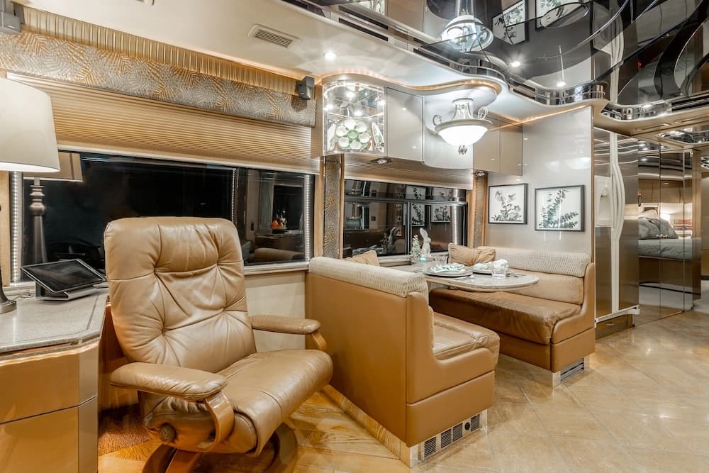 2007 Prevost Featherlite H3-45 Motorhome - Image 48