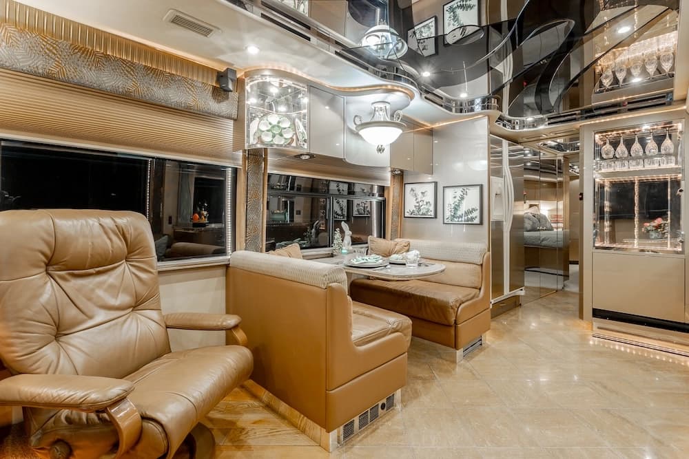 2007 Prevost Featherlite H3-45 Motorhome - Image 49