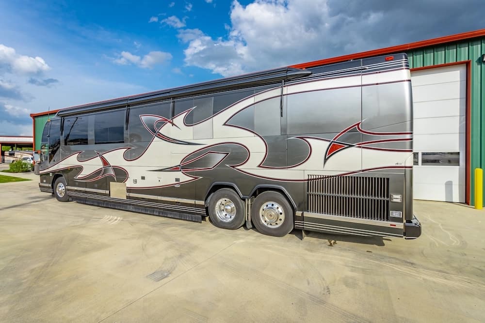 2007 Prevost Featherlite H3-45 Motorhome - Image 9